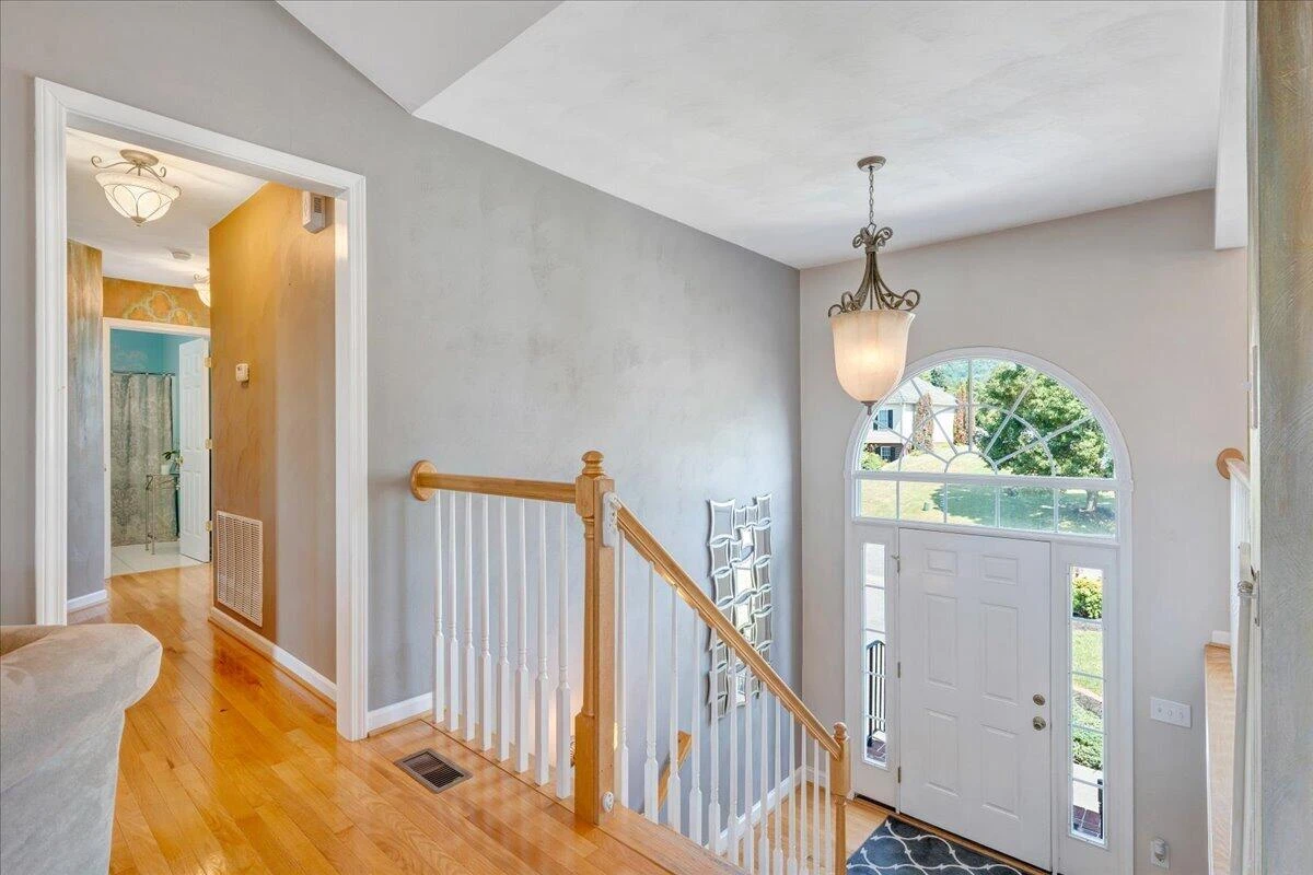 632 Castleridge RD - Photo 5