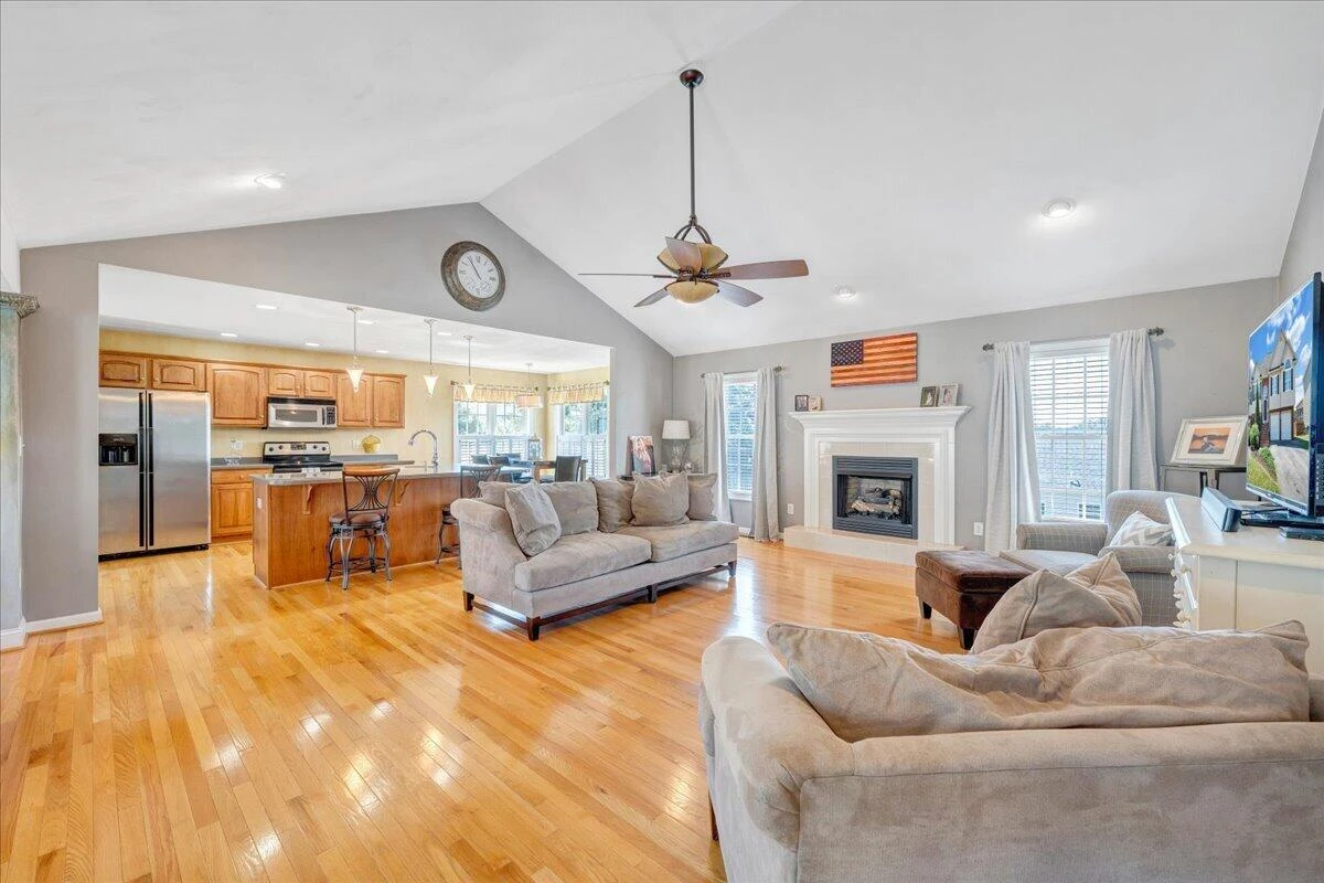 632 Castleridge RD - Photo 6