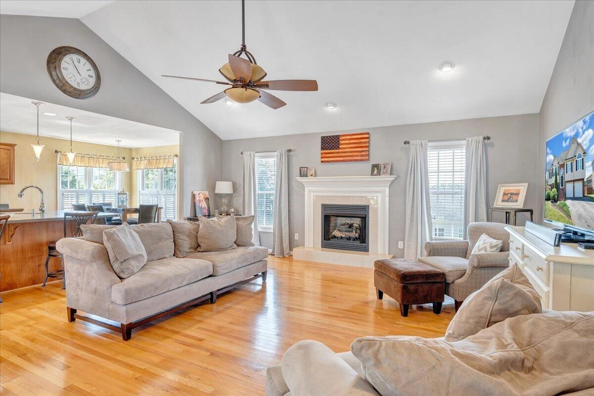 632 Castleridge RD - Photo 7