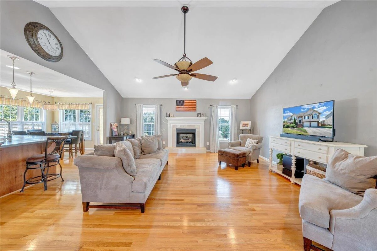 632 Castleridge RD - Photo 8
