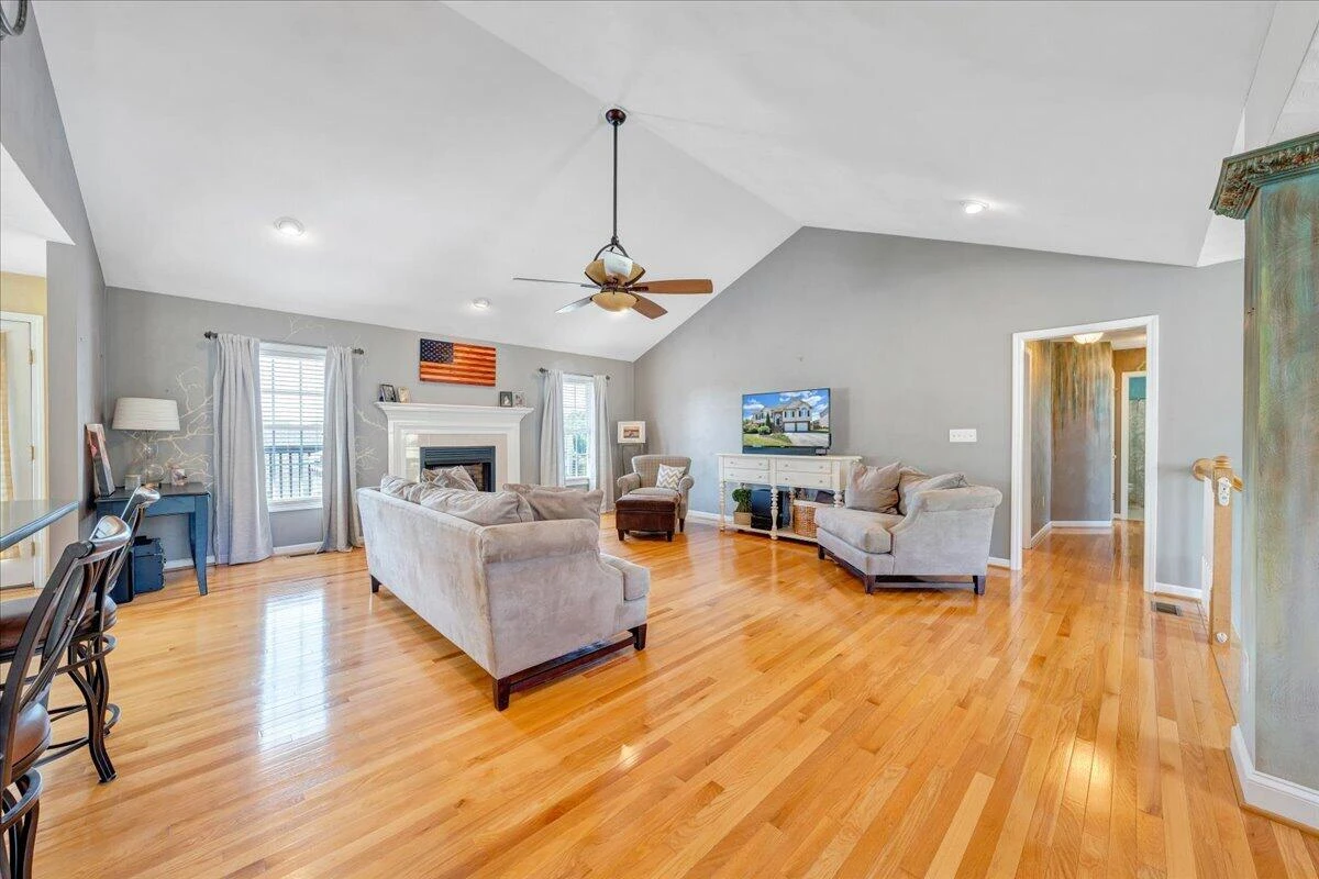 632 Castleridge RD - Photo 10