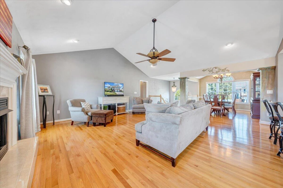 632 Castleridge RD - Photo 11