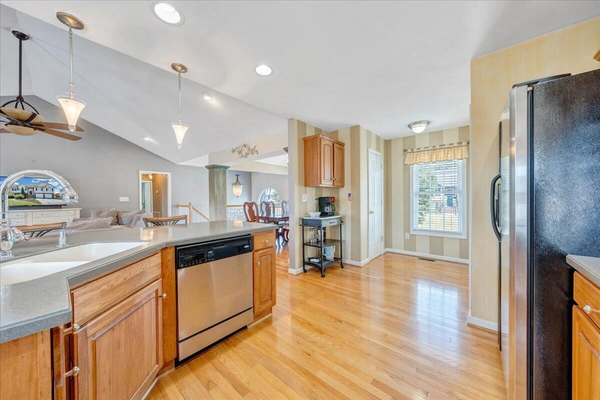 632 Castleridge RD - Photo 25