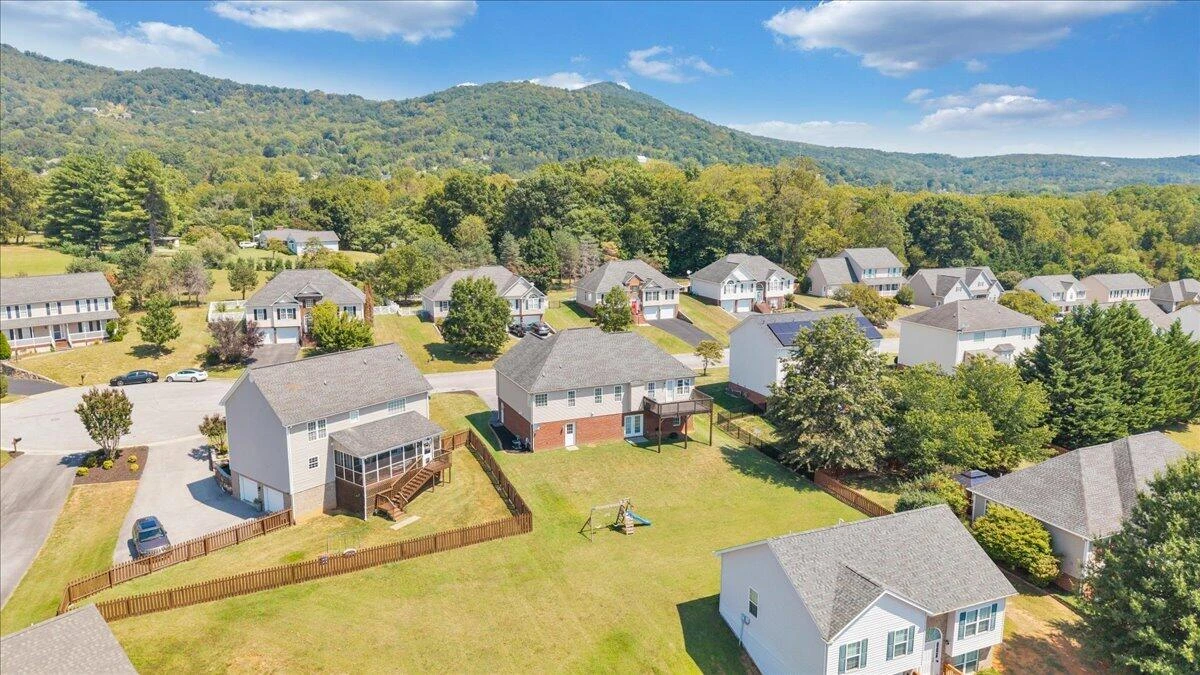 632 Castleridge RD - Photo 54