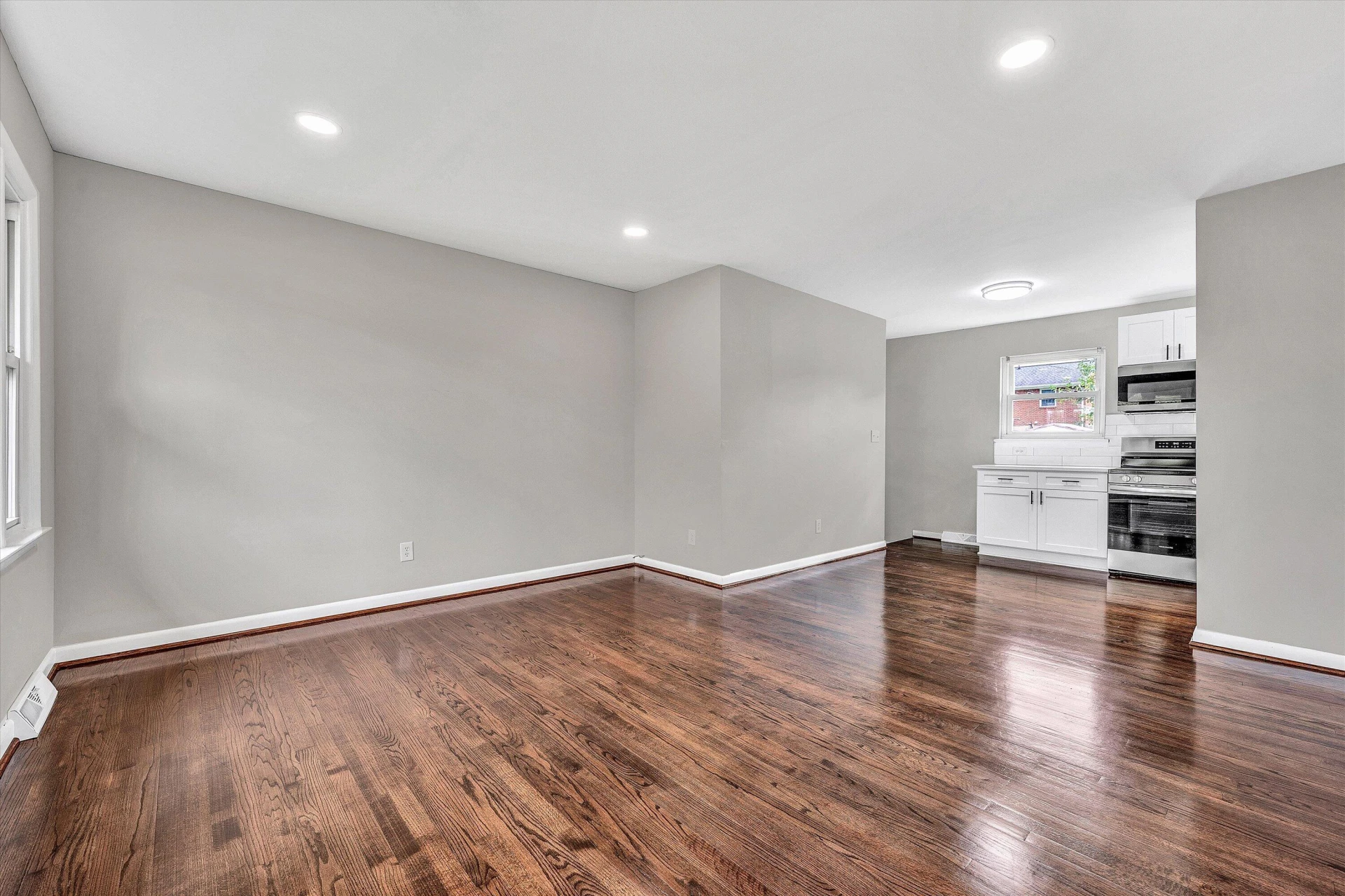 924 Ingleside LN - Photo 9