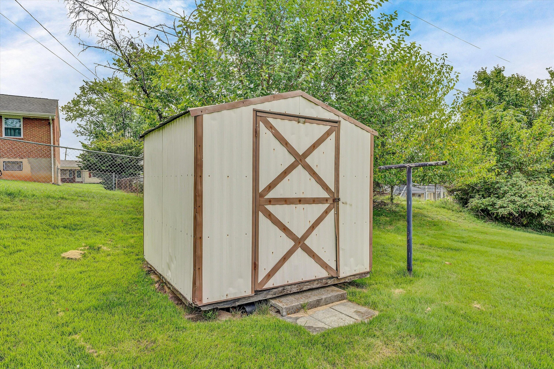 924 Ingleside LN - Photo 11