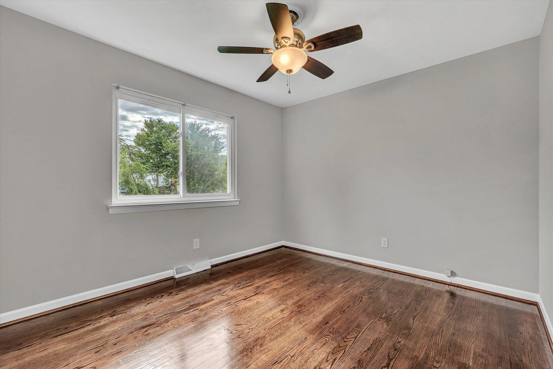 924 Ingleside LN - Photo 12