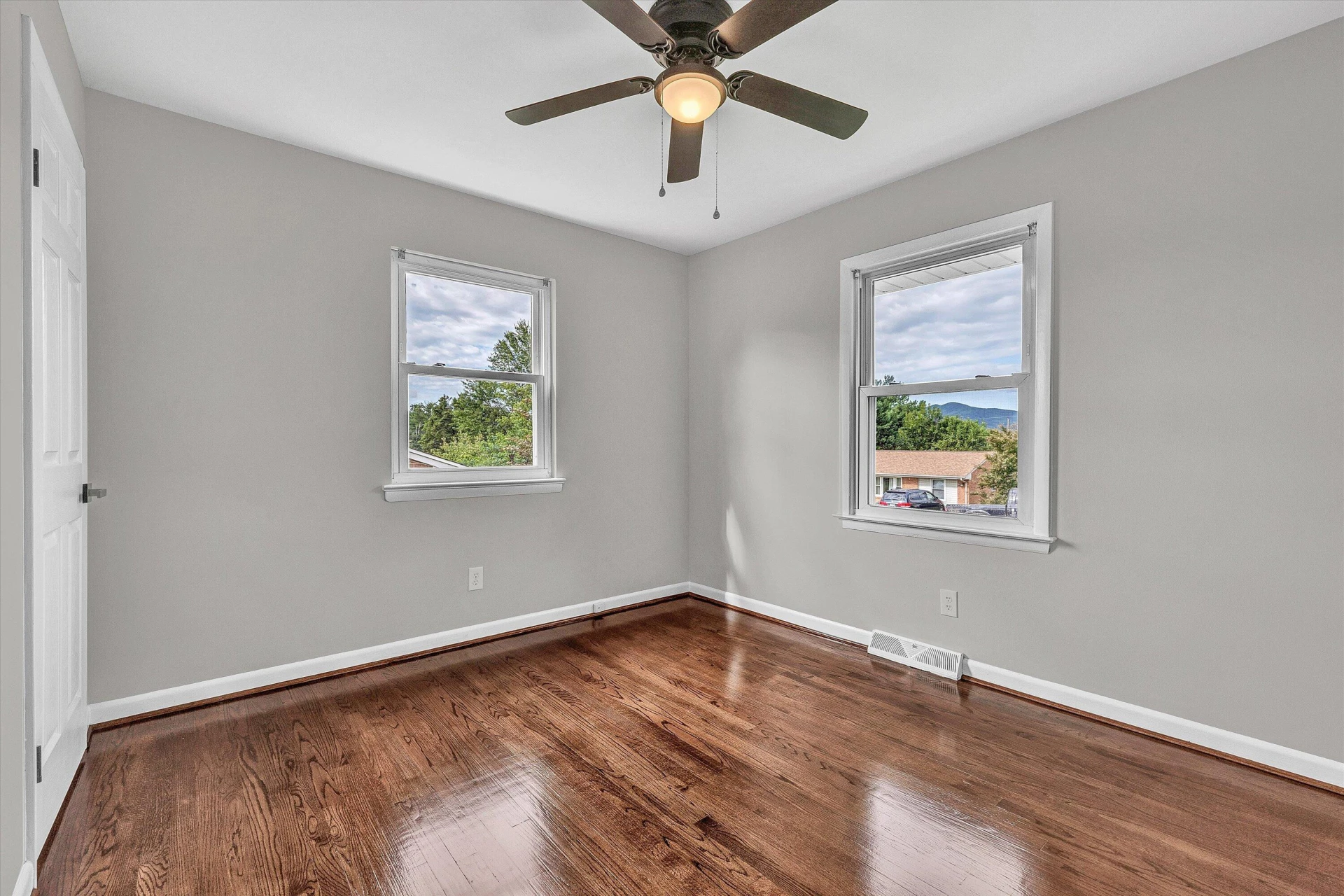 924 Ingleside LN - Photo 13