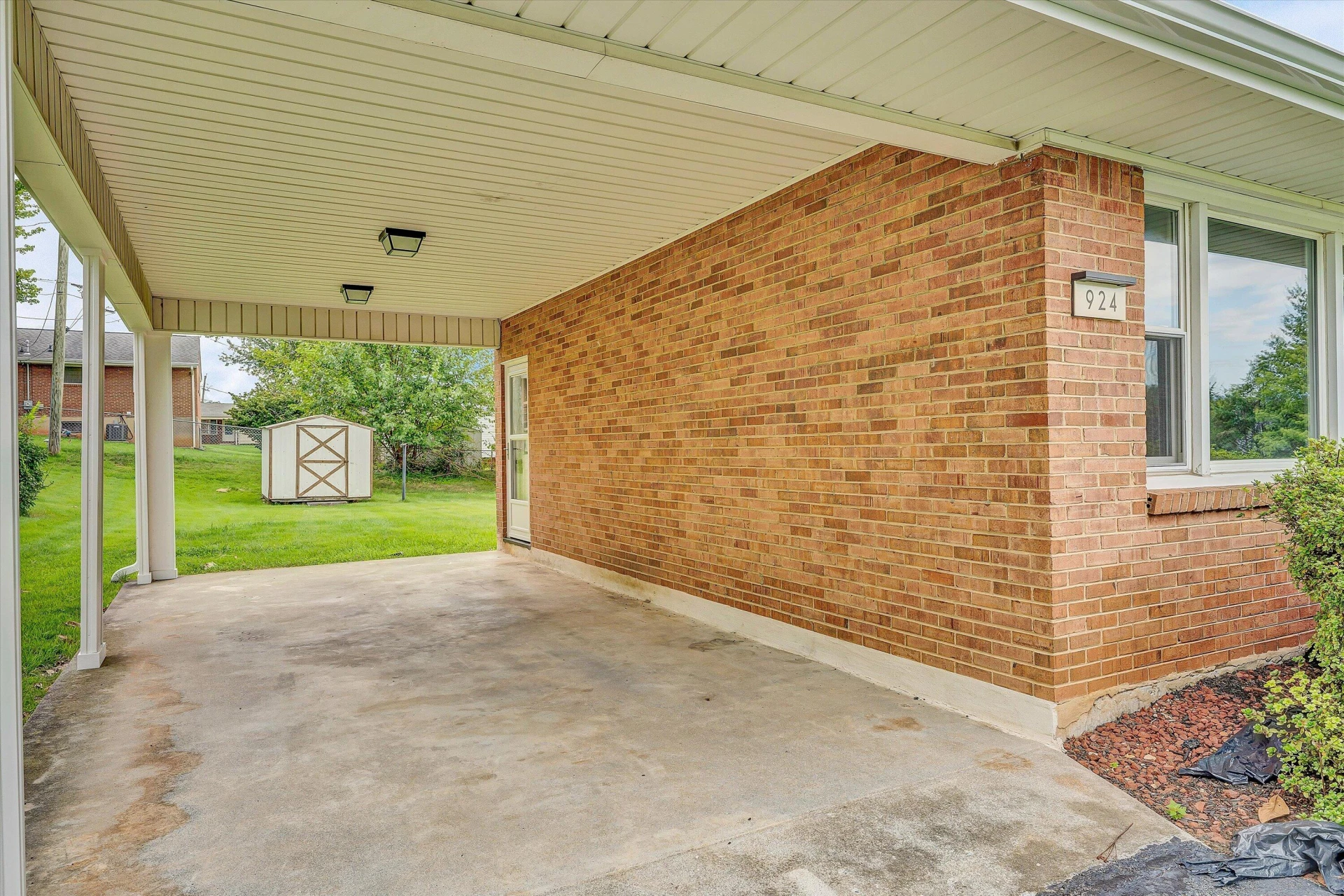 924 Ingleside LN - Photo 25