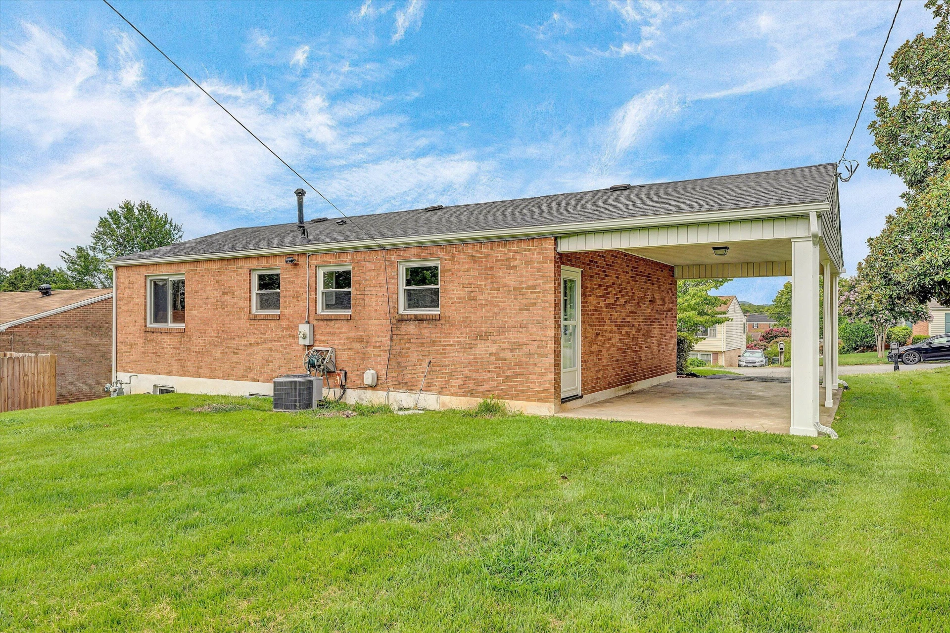 924 Ingleside LN - Photo 32