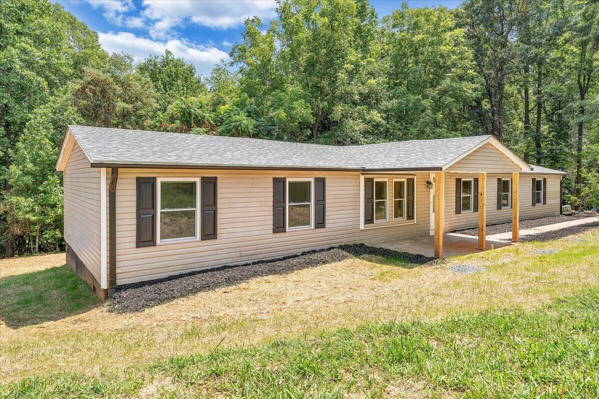 265 Meadow DR - Photo 2