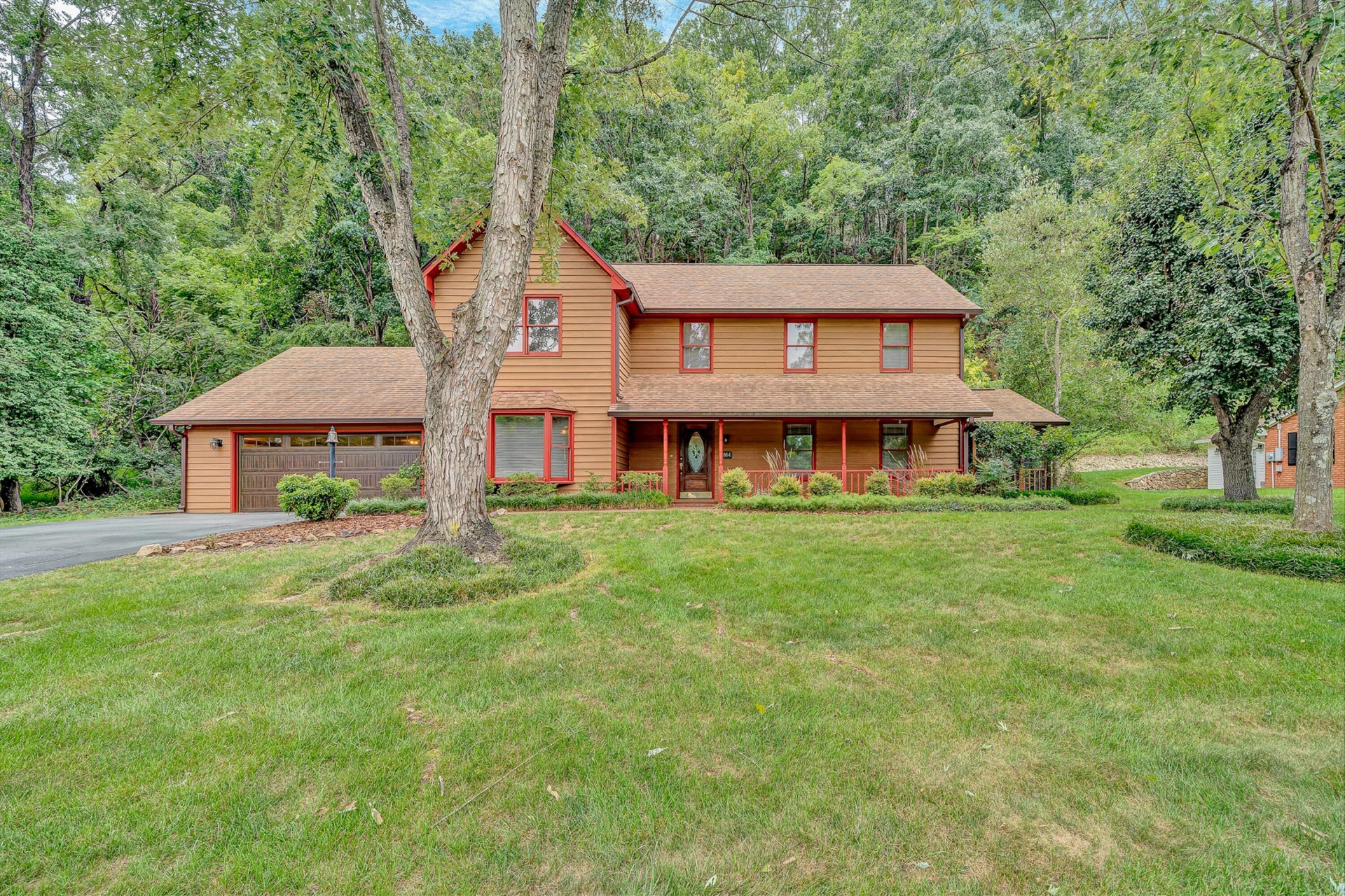 5864 Lakemont DR