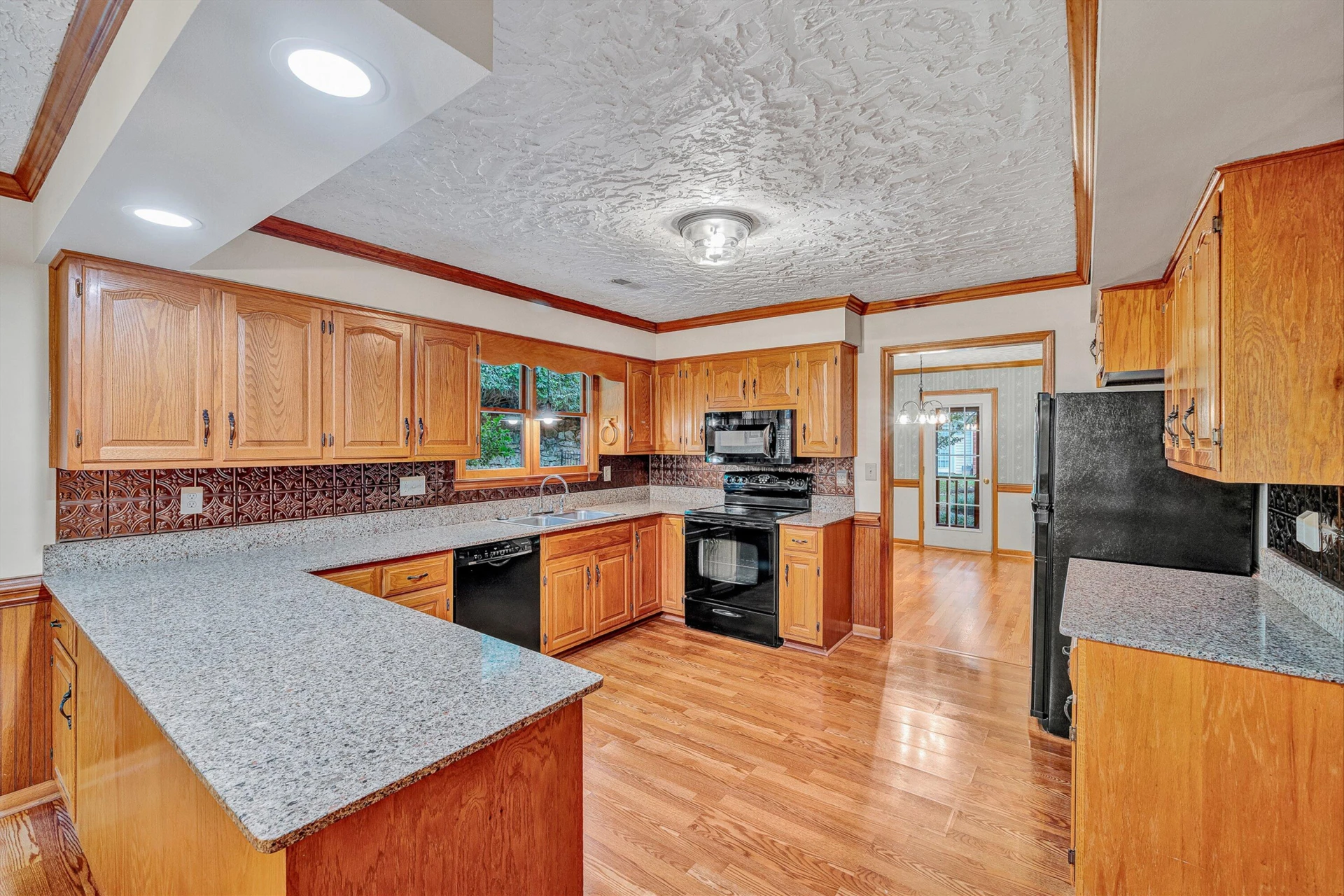 5864 Lakemont DR - Photo 12