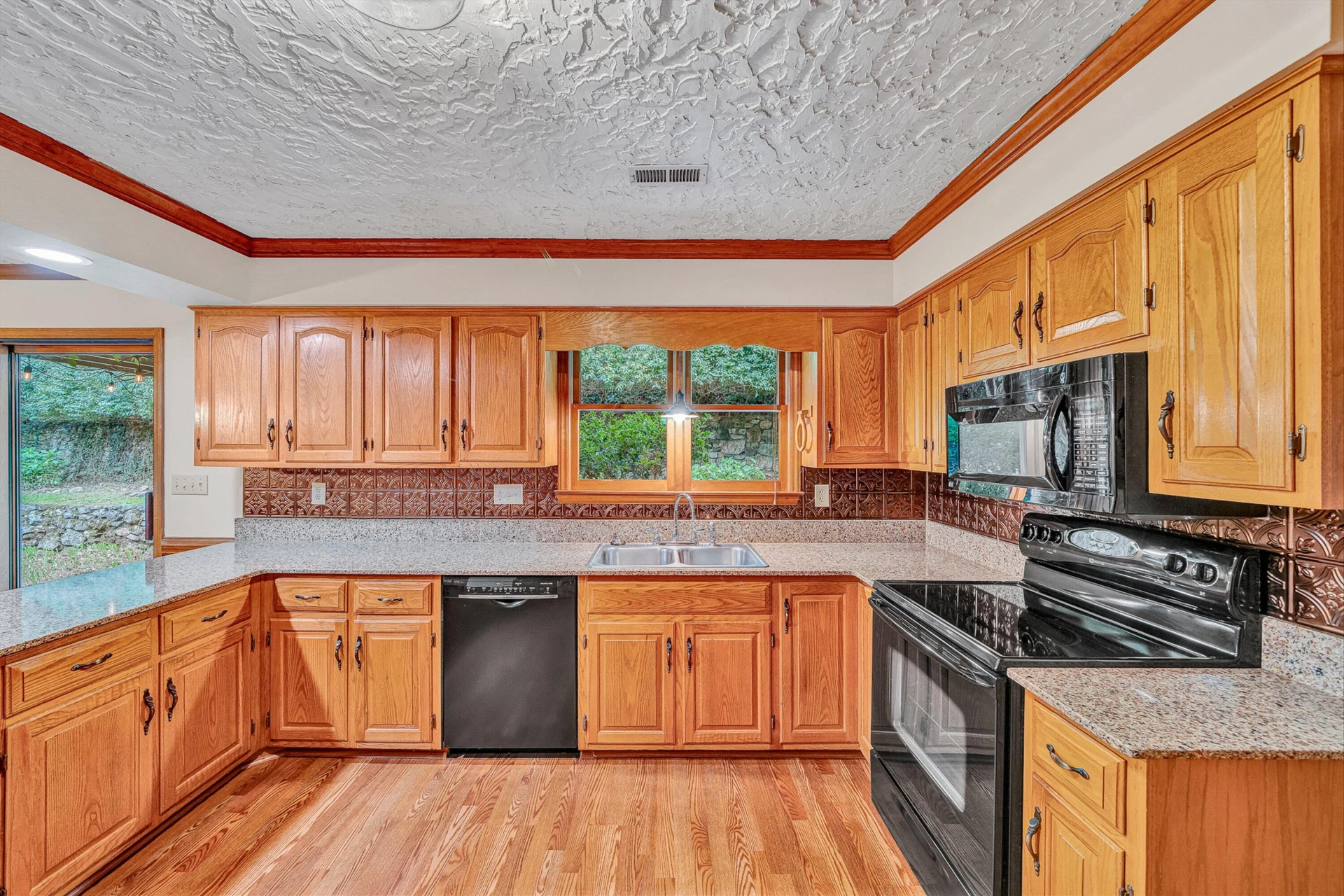 5864 Lakemont DR - Photo 13