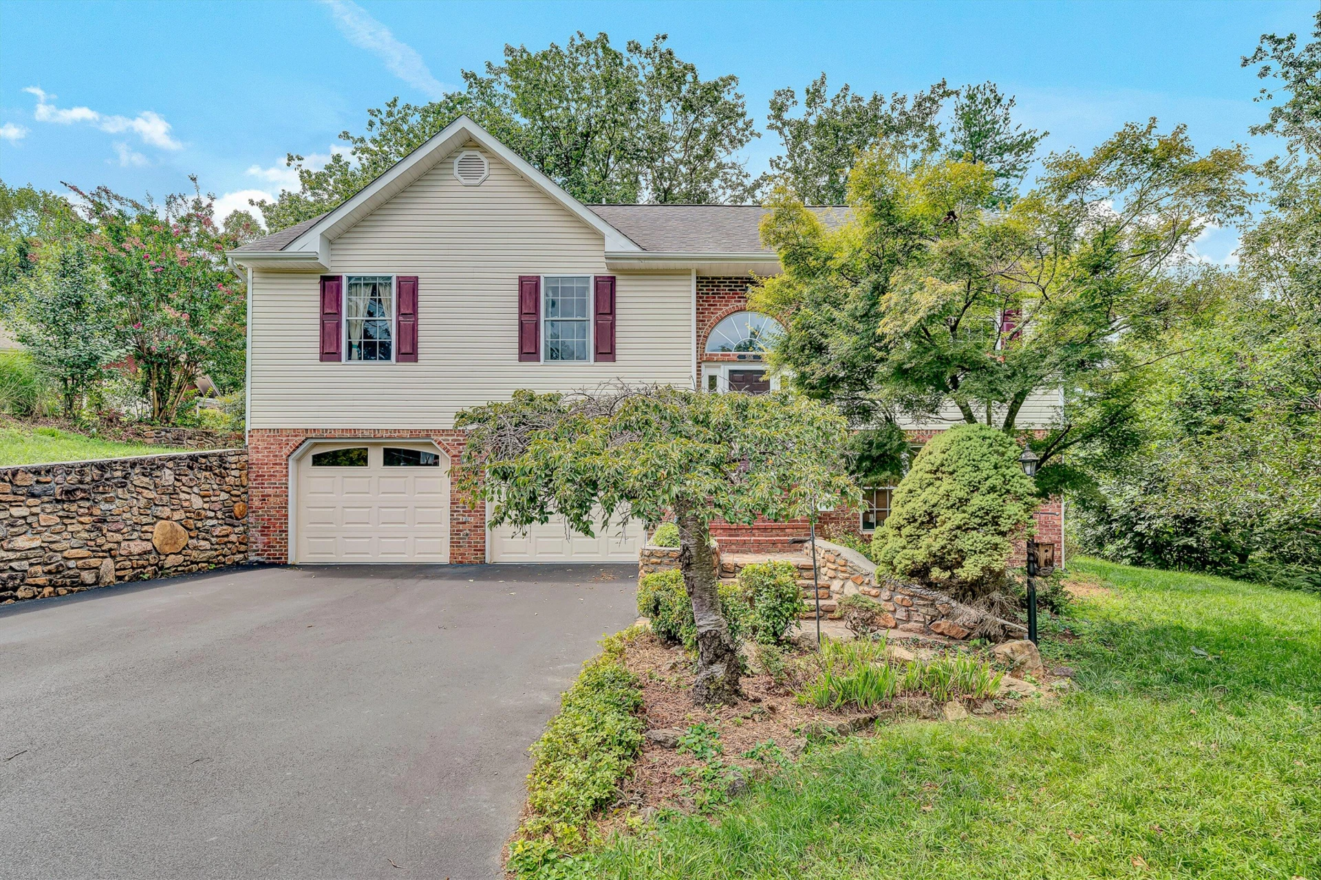 5516 Warwood DR - Photo 2