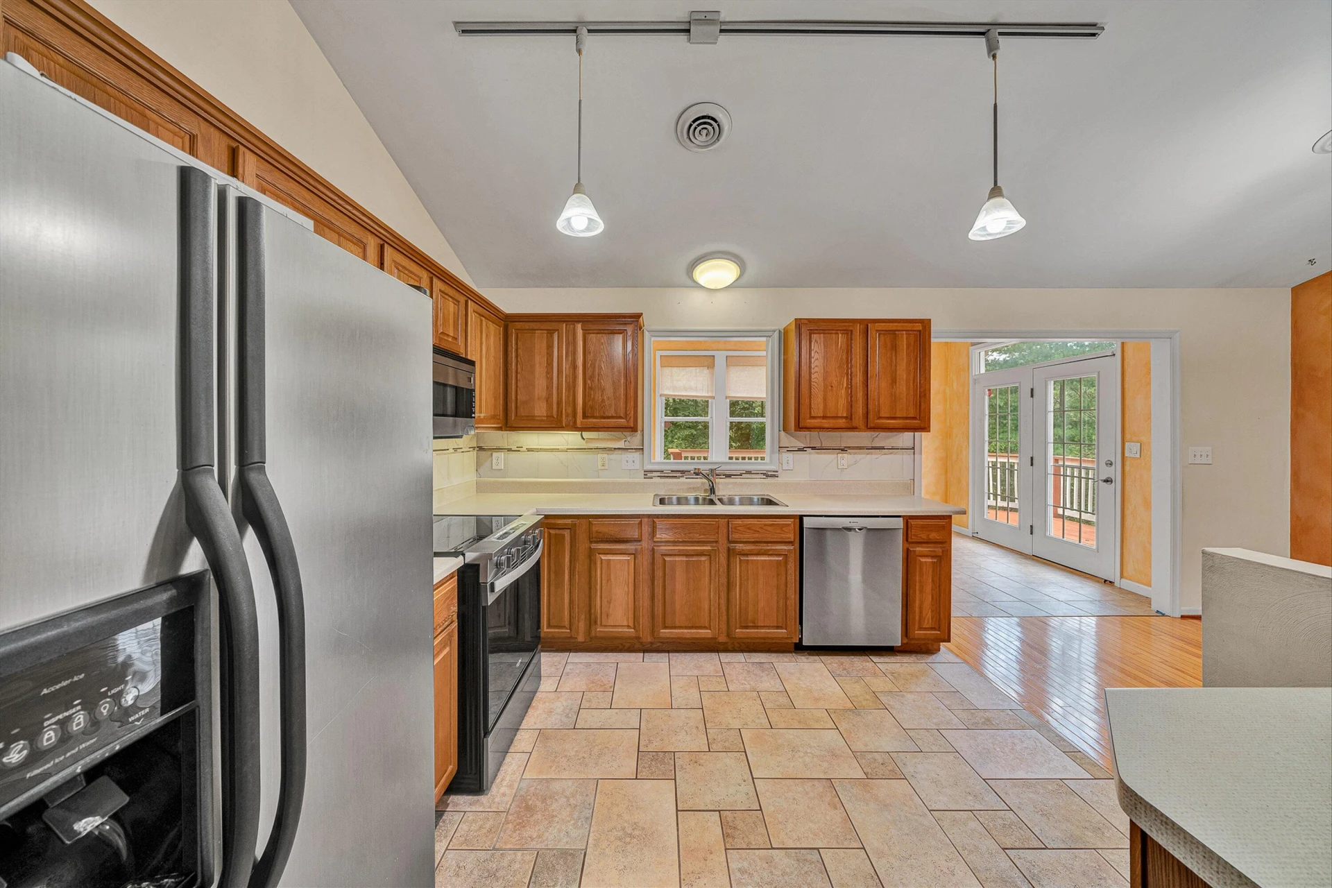 5516 Warwood DR - Photo 8