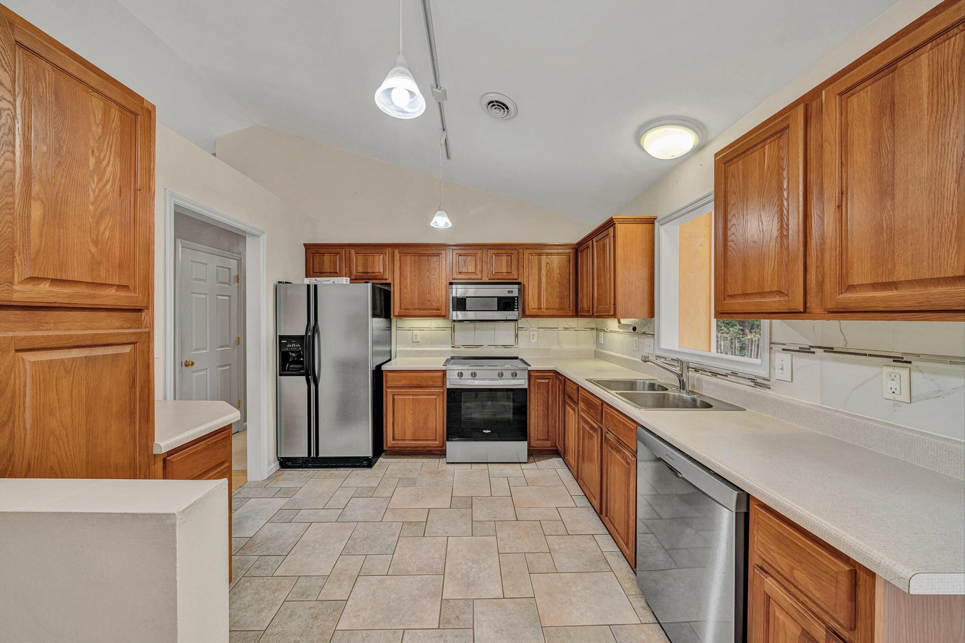 5516 Warwood DR - Photo 9