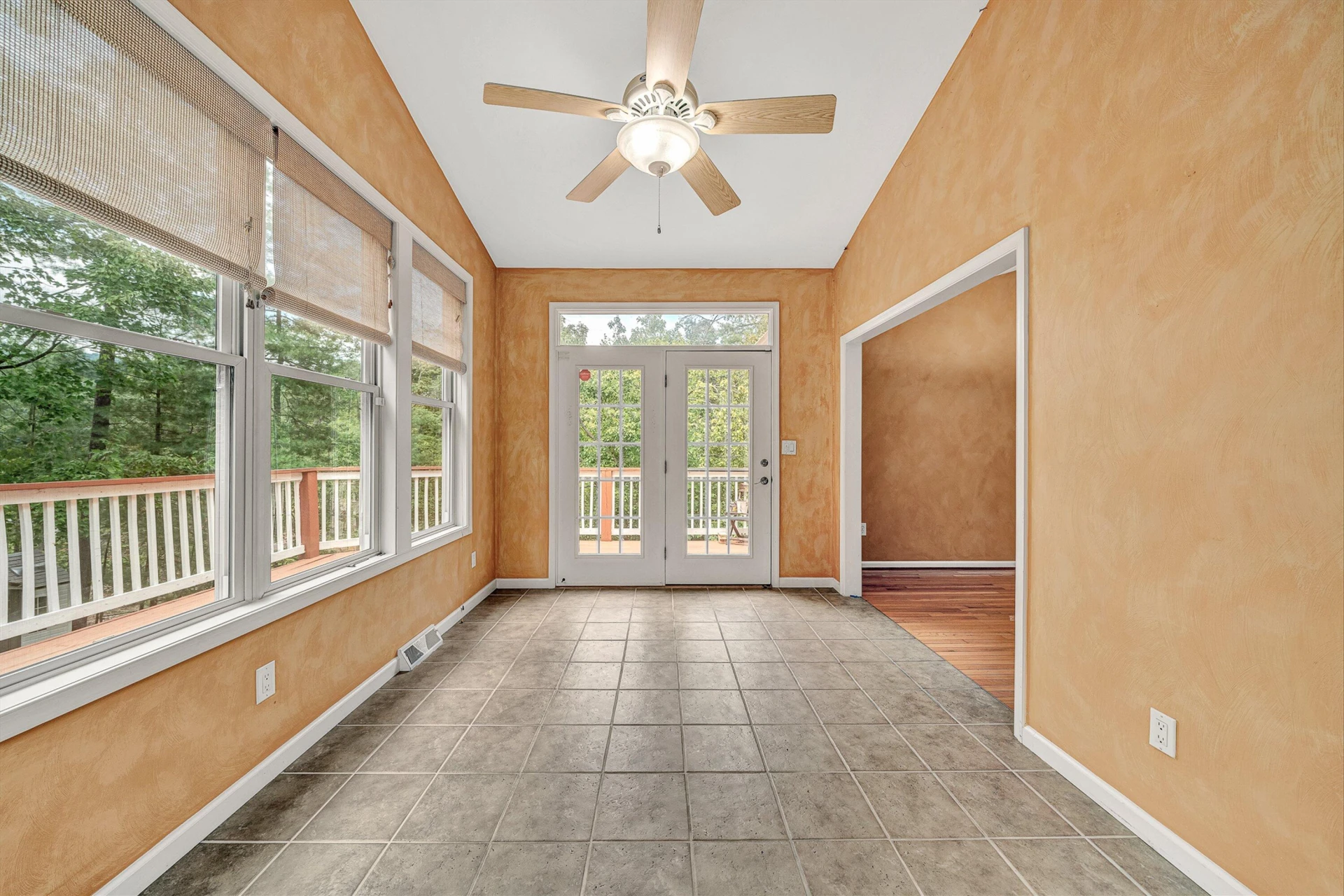 5516 Warwood DR - Photo 12