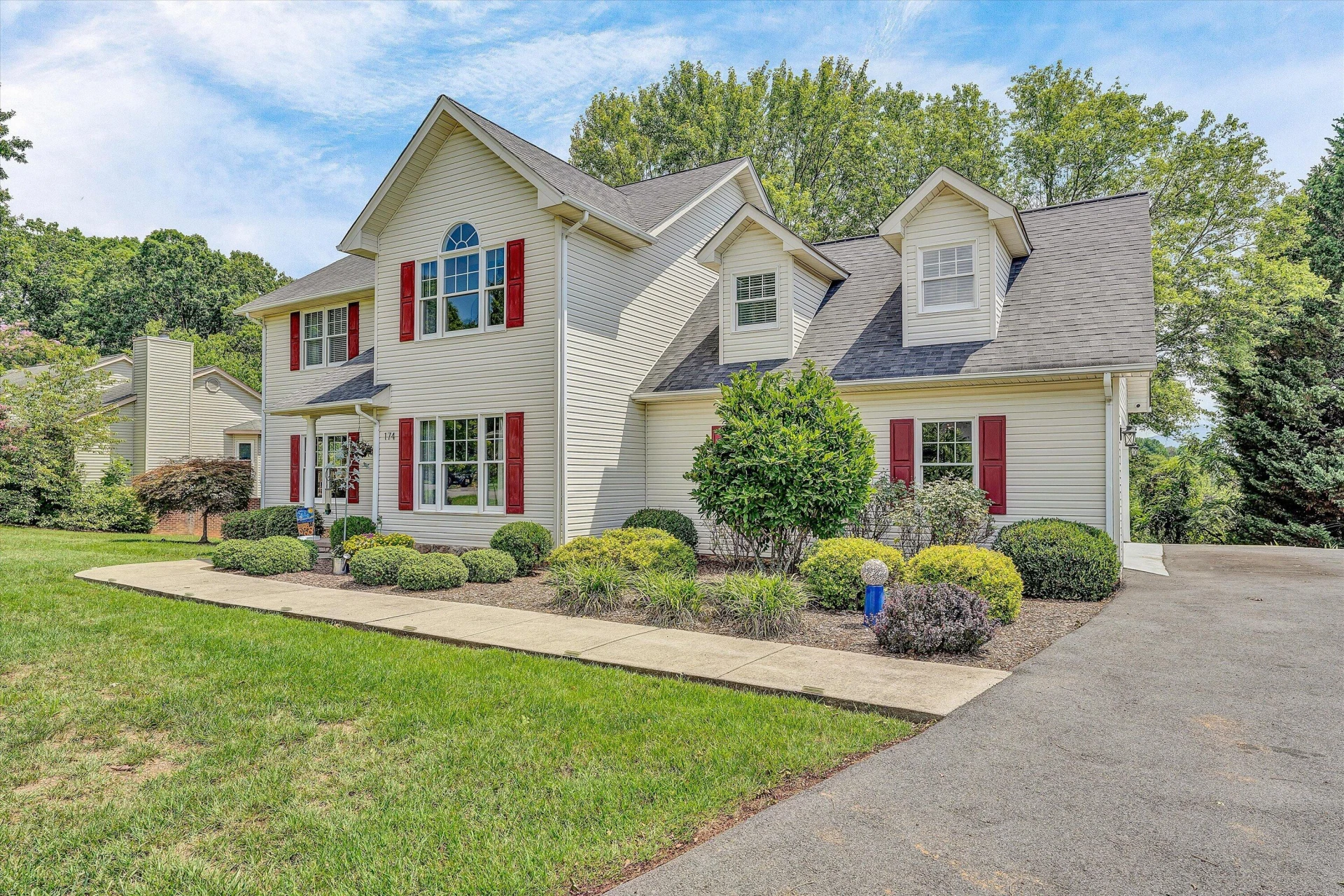 174 Pheasant Run - Photo 2