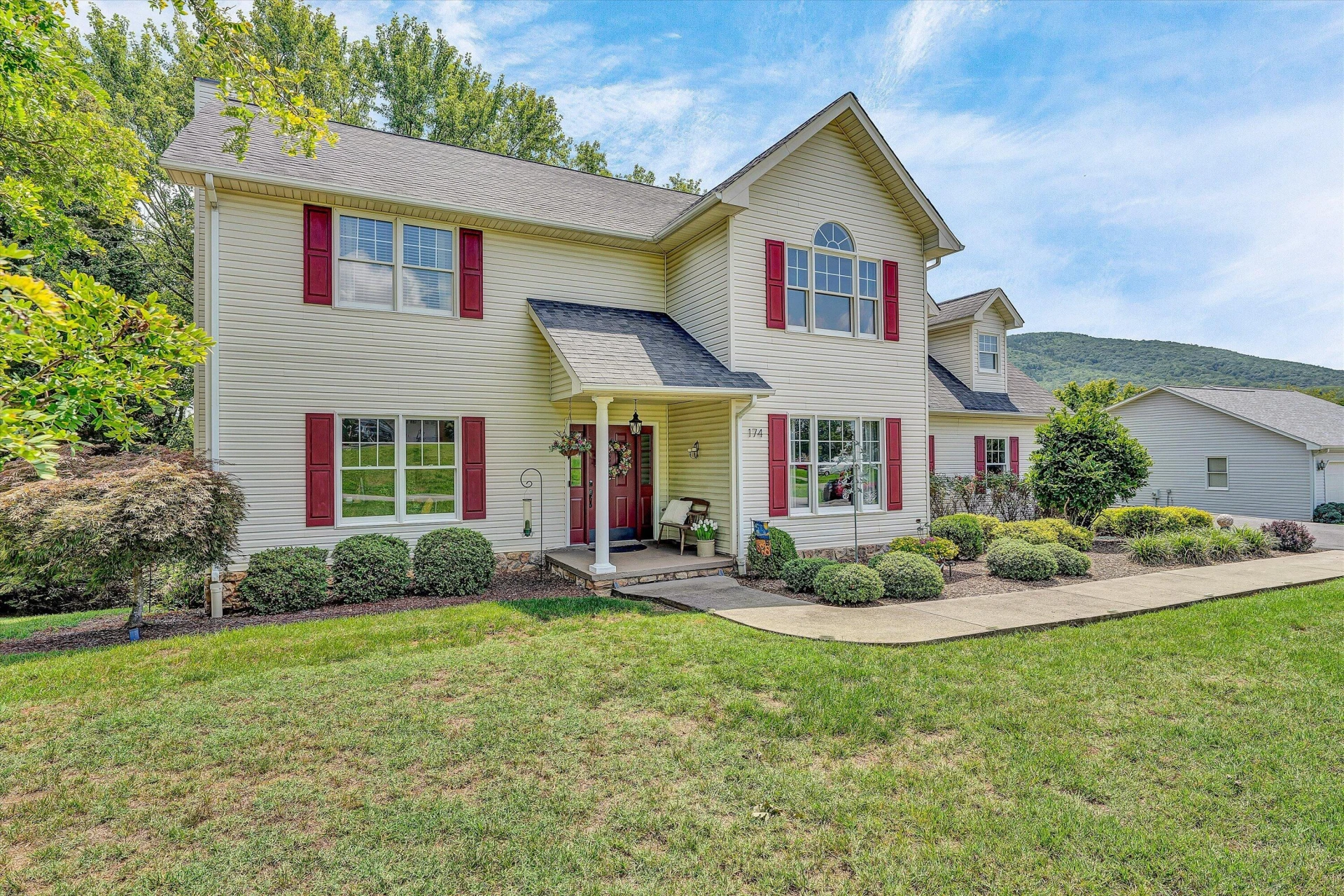 174 Pheasant Run - Photo 3