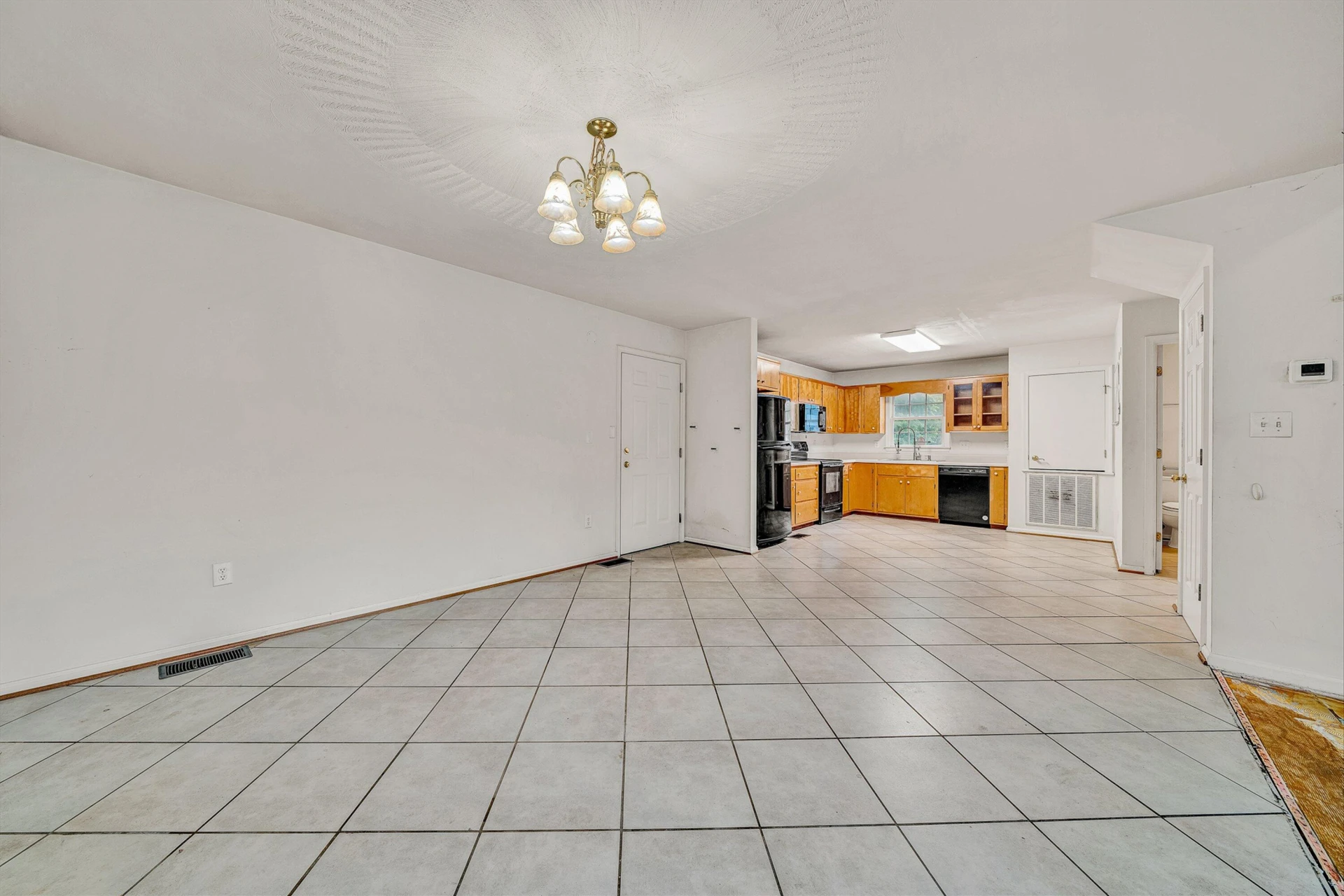 1314 Archbold AVE NE - Photo 5