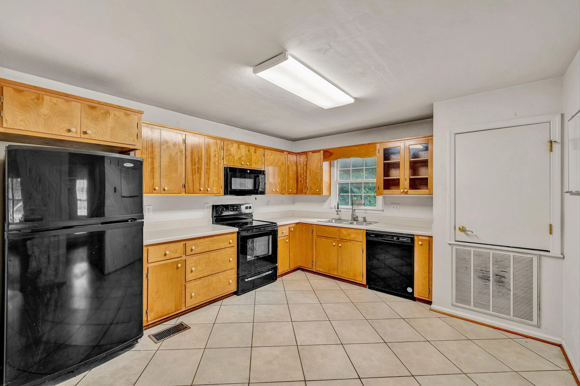 1314 Archbold AVE NE - Photo 8
