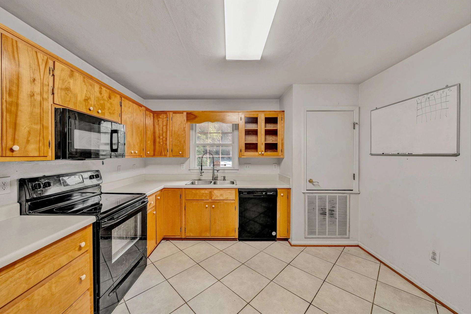 1314 Archbold AVE NE - Photo 9