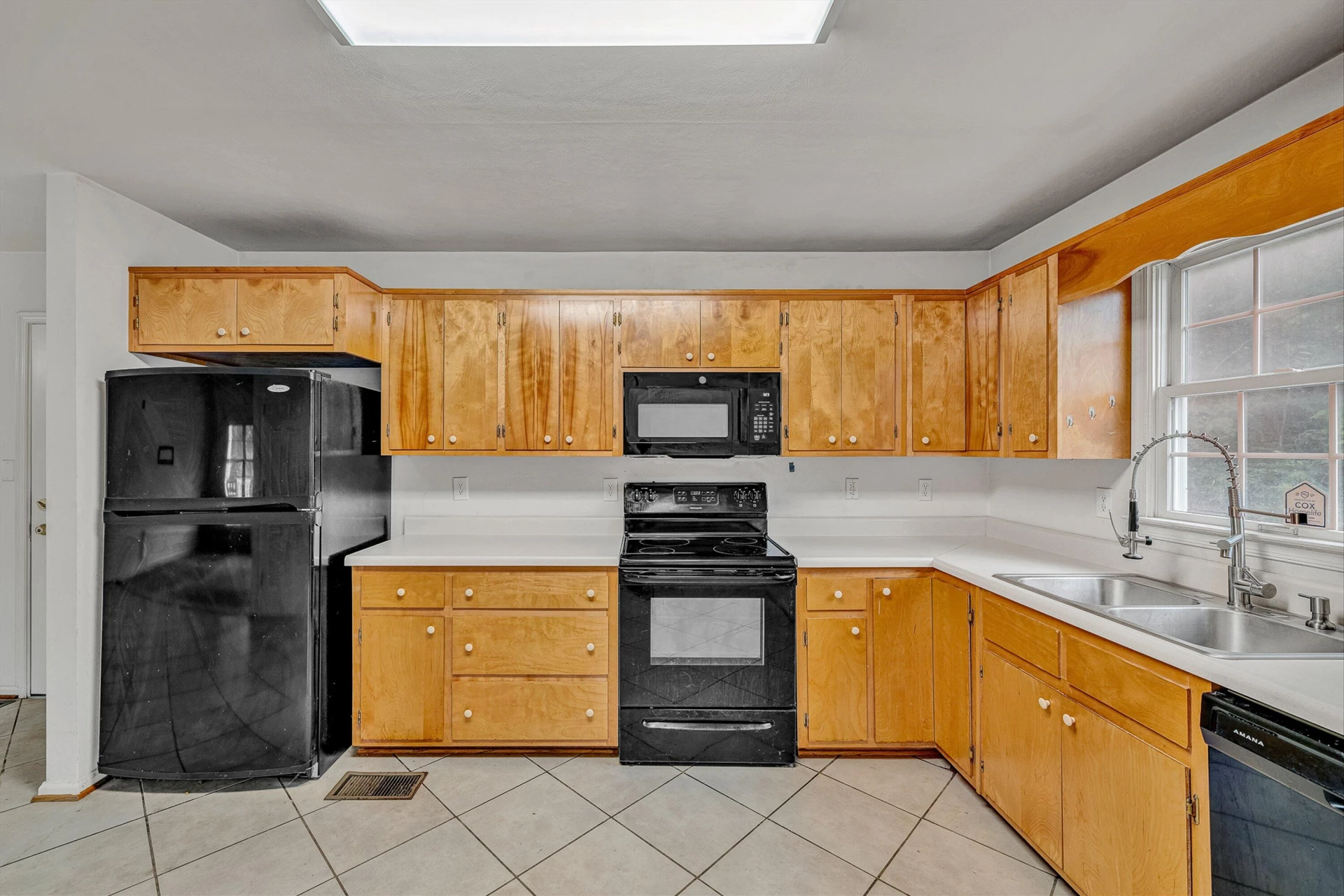 1314 Archbold AVE NE - Photo 10
