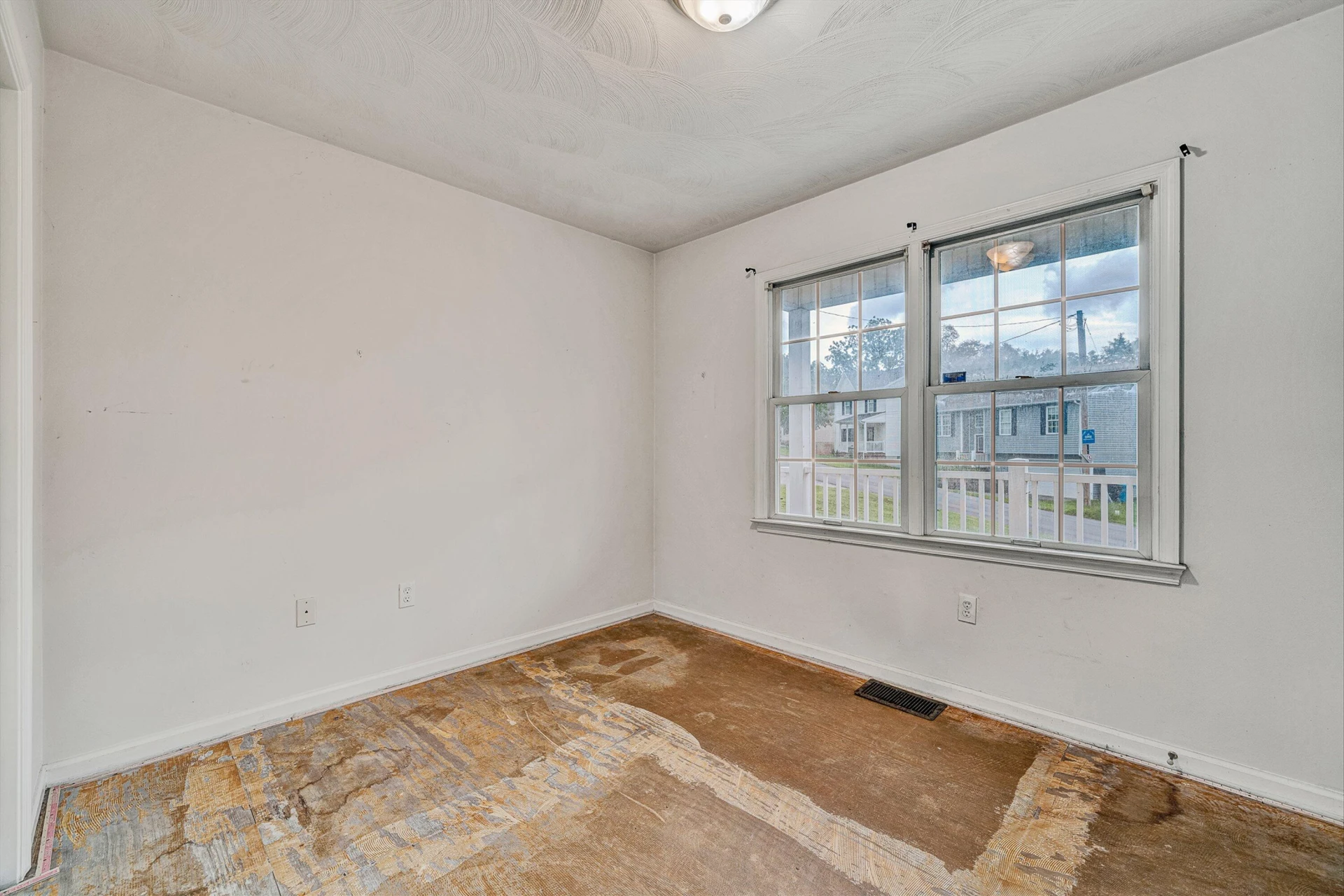 1314 Archbold AVE NE - Photo 12