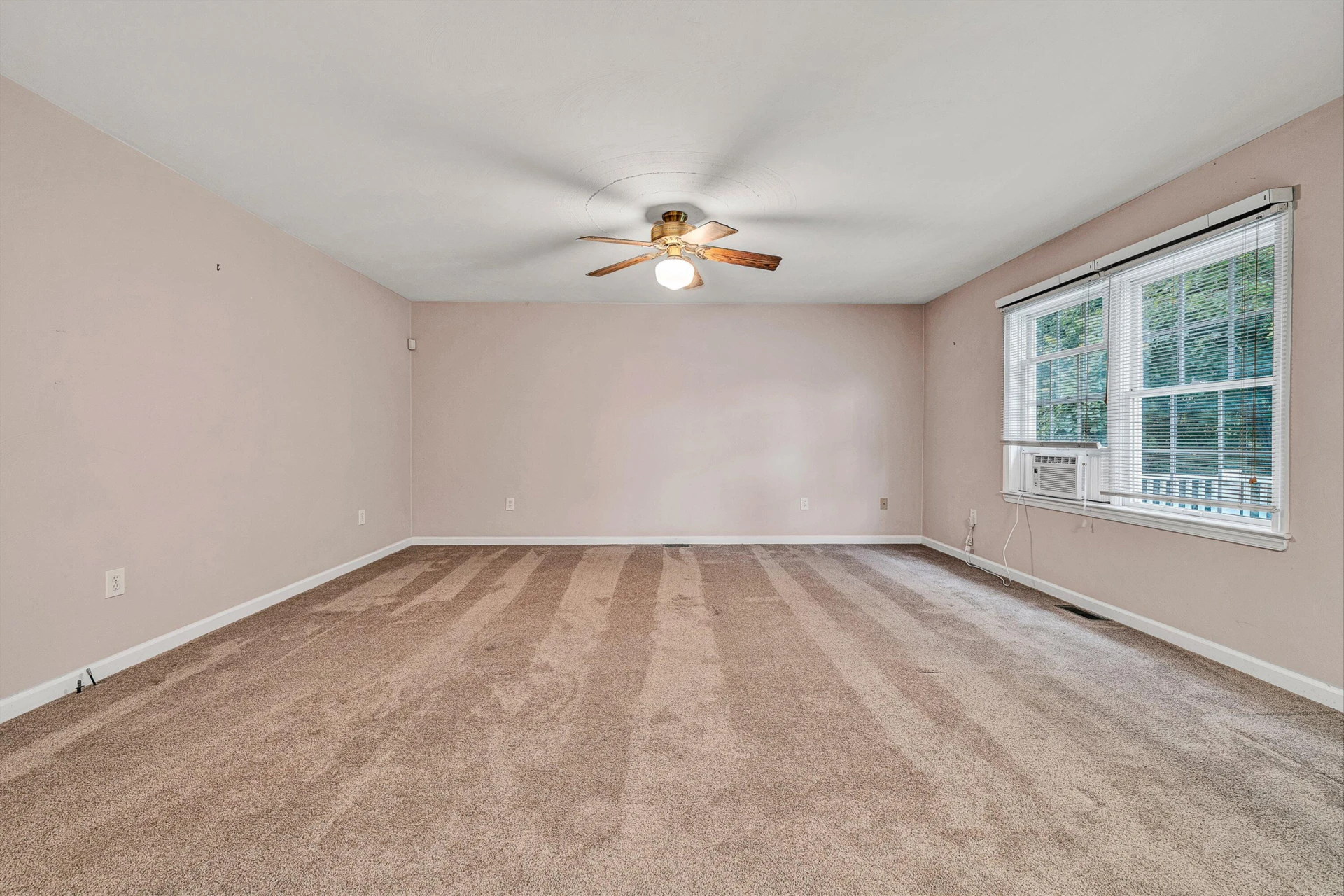 1314 Archbold AVE NE - Photo 18