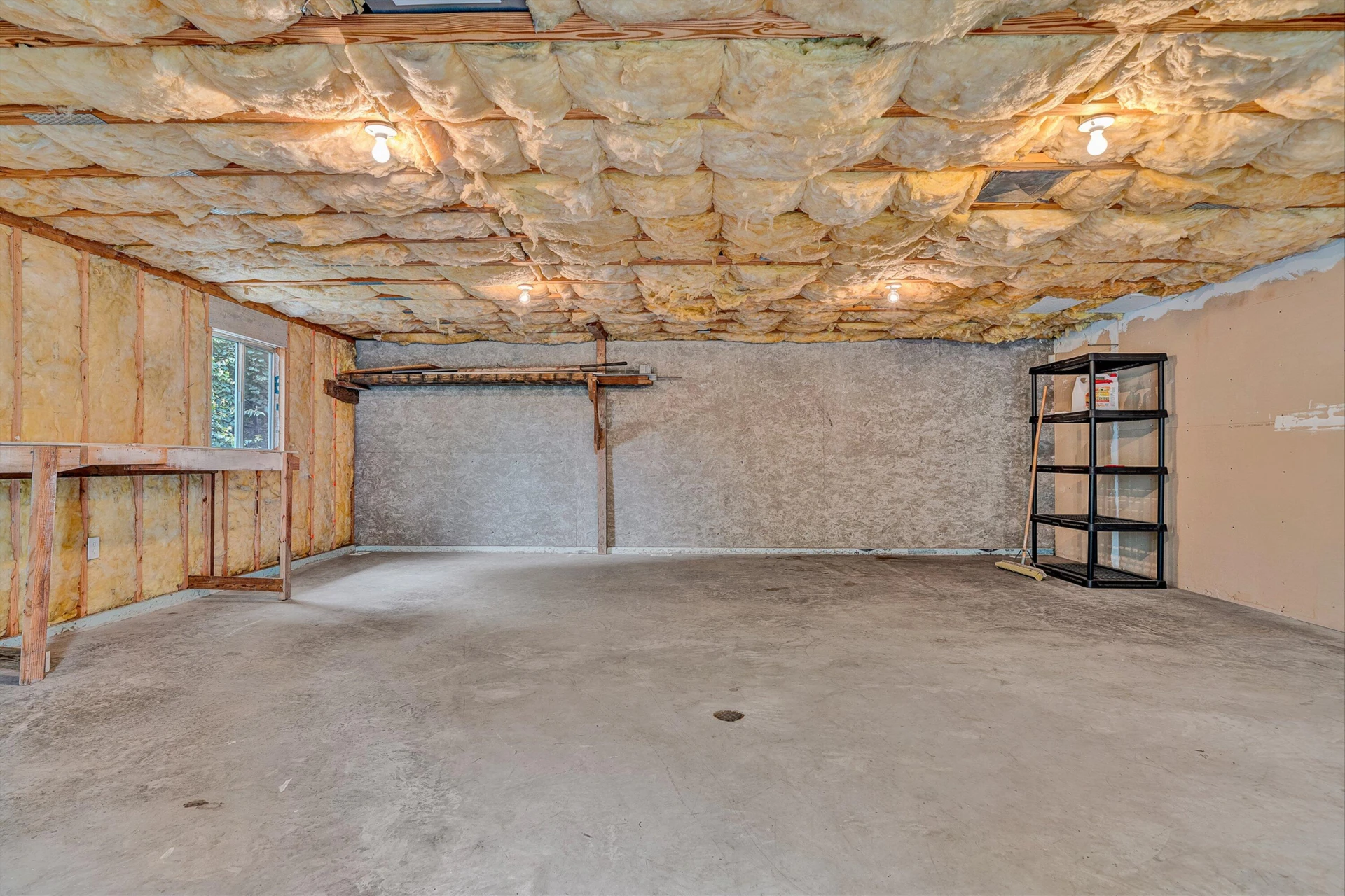 1314 Archbold AVE NE - Photo 29
