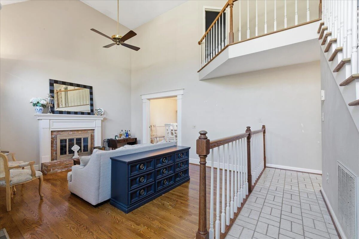 5116 Meadow Creek DR - Photo 3