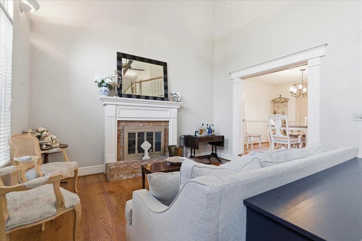 5116 Meadow Creek DR - Photo 4