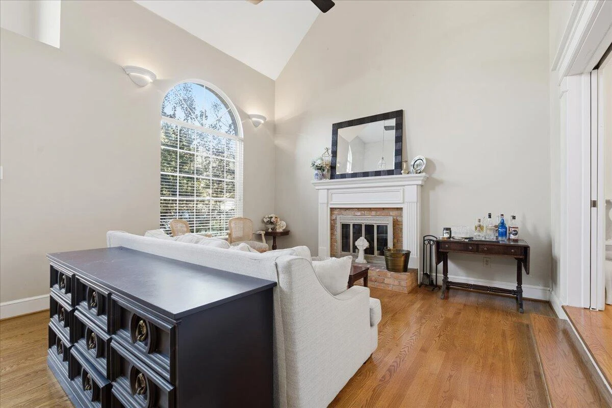 5116 Meadow Creek DR - Photo 5