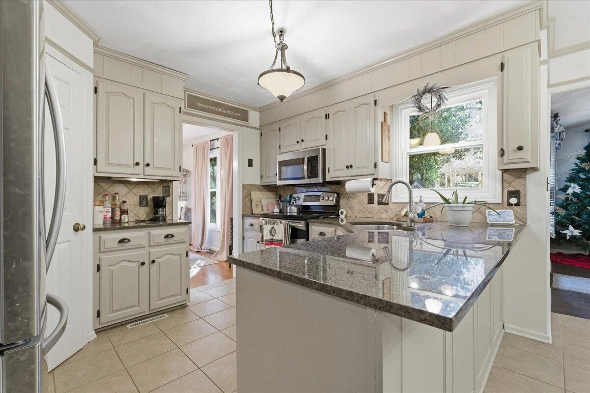 5116 Meadow Creek DR - Photo 10