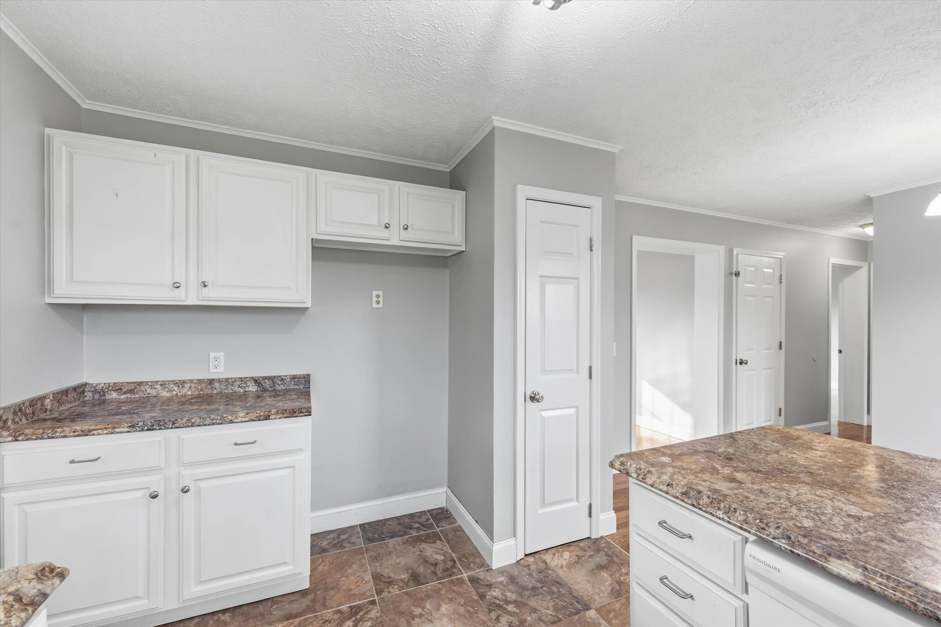 1147 Bluewater DR - Photo 11