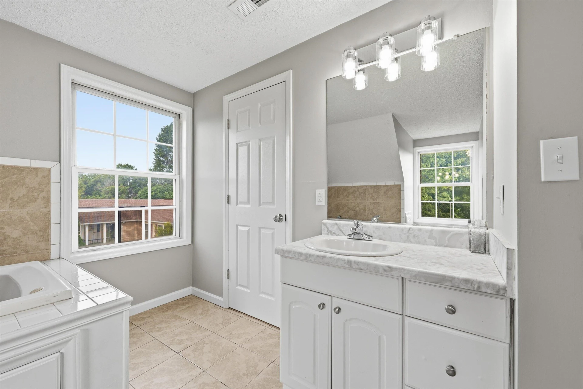 1147 Bluewater DR - Photo 21