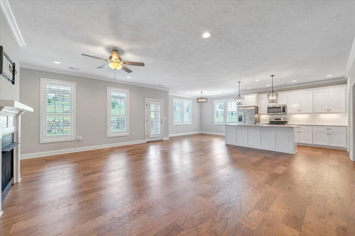 1180 Greenfield ST - Photo 2