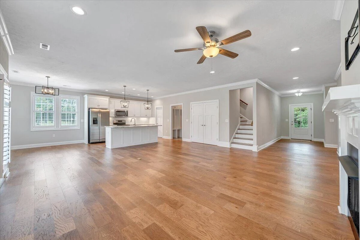 1180 Greenfield ST - Photo 3