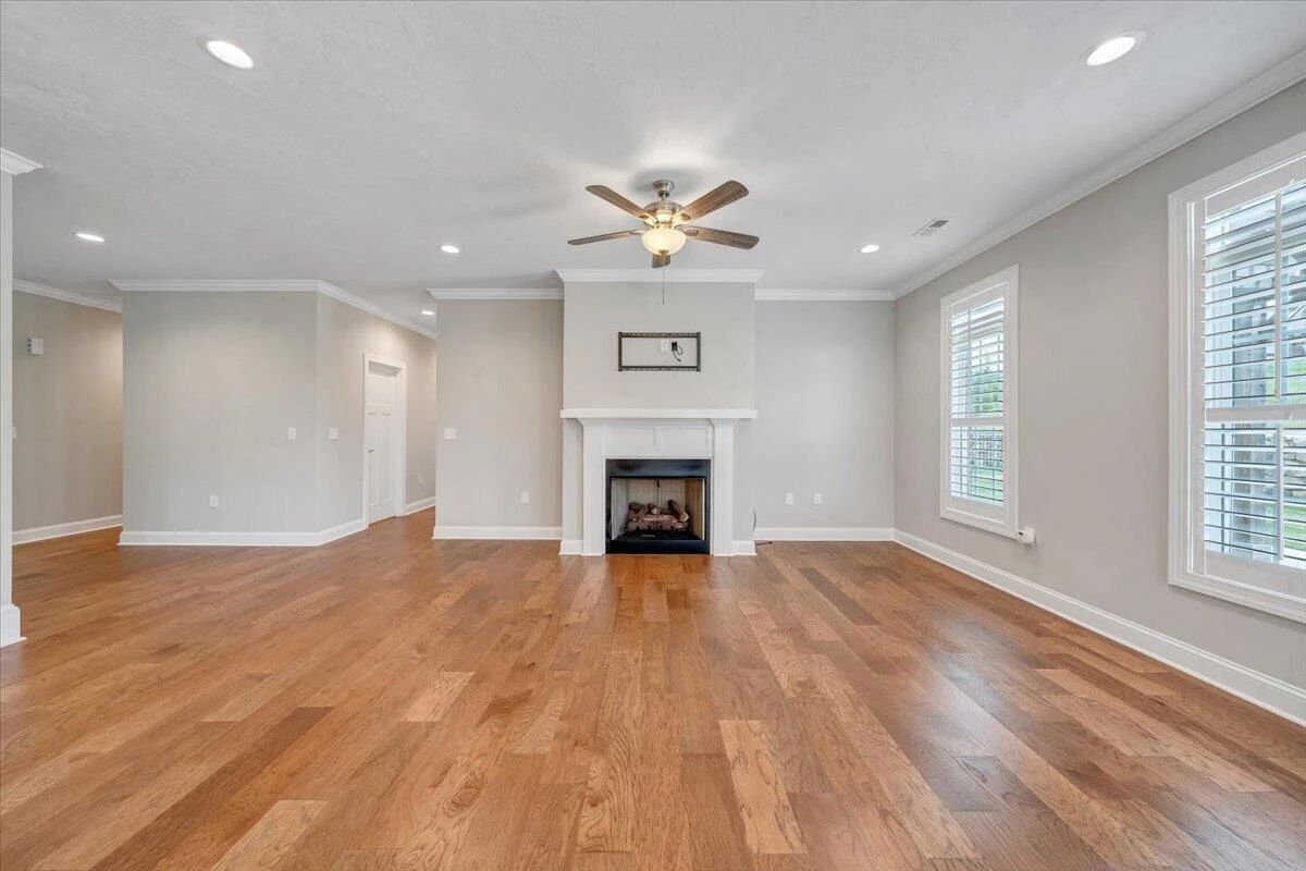 1180 Greenfield ST - Photo 4