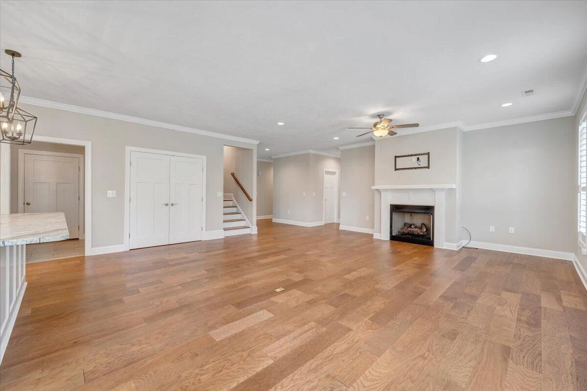 1180 Greenfield ST - Photo 6