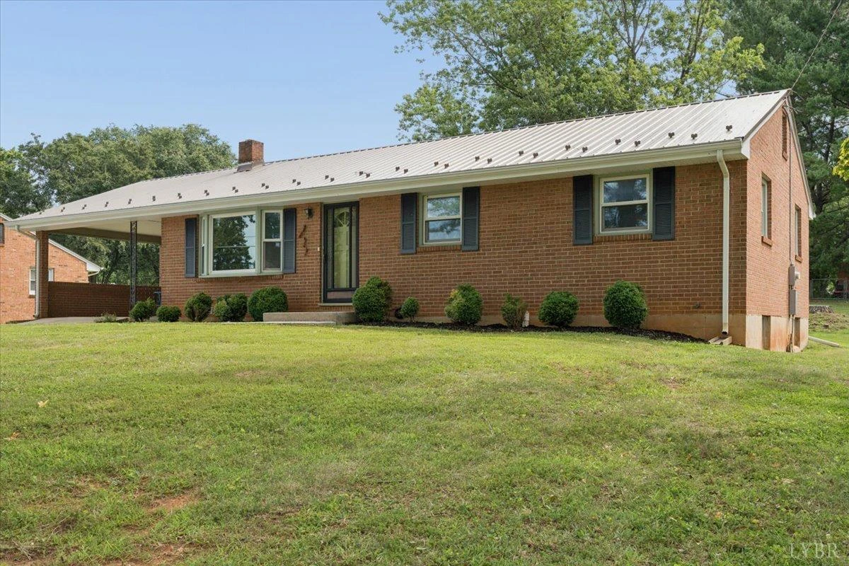 1111 Roundtree DR - Photo 2
