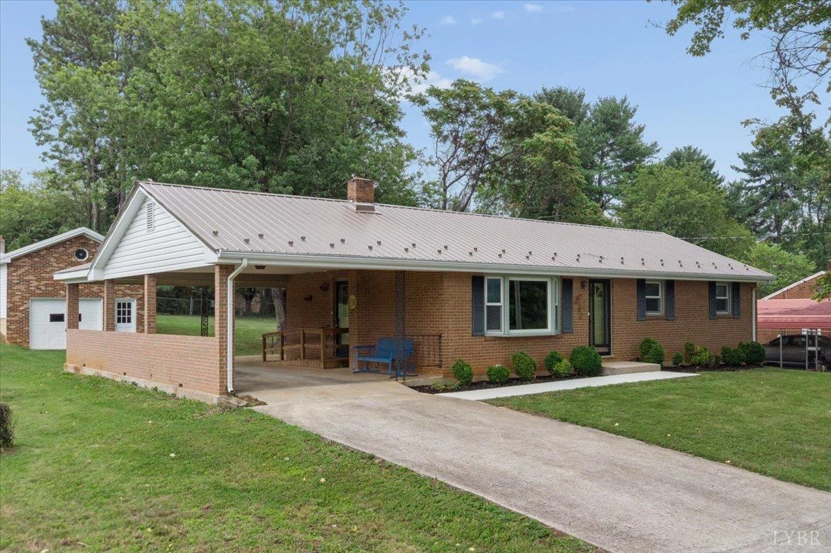 1111 Roundtree DR - Photo 3