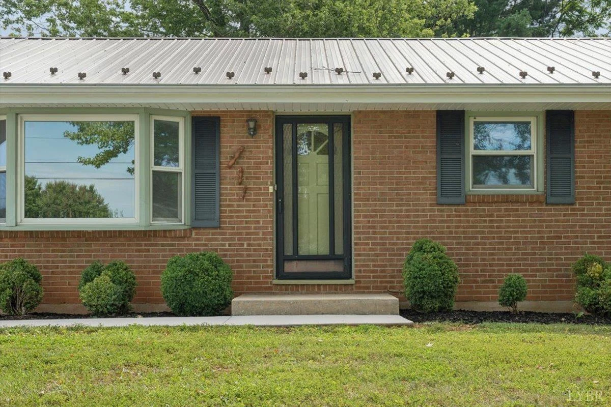 1111 Roundtree DR - Photo 5