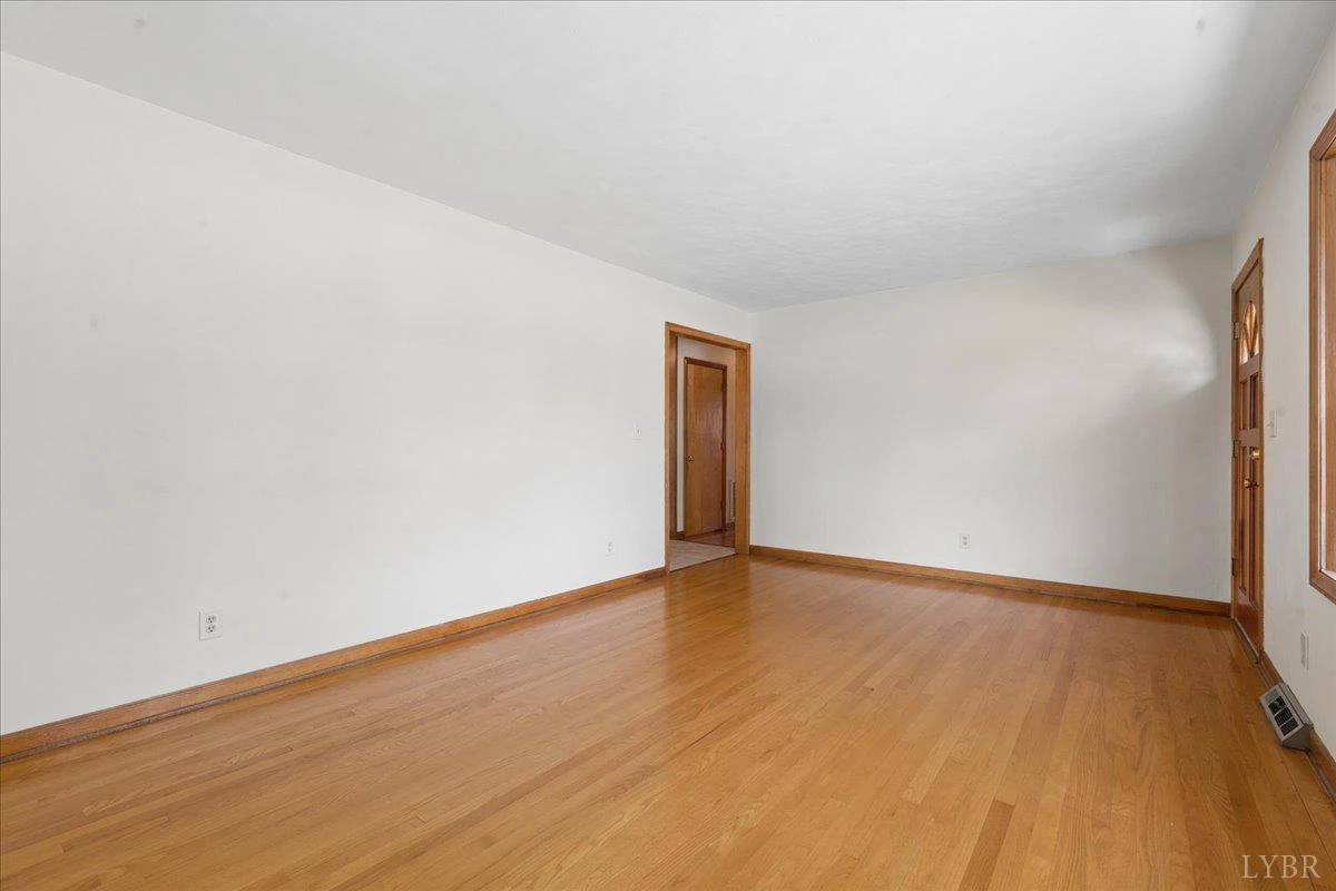 1111 Roundtree DR - Photo 7