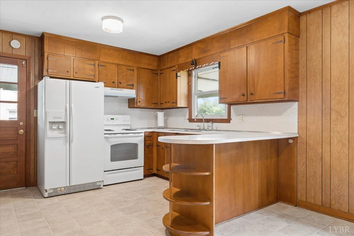 1111 Roundtree DR - Photo 9