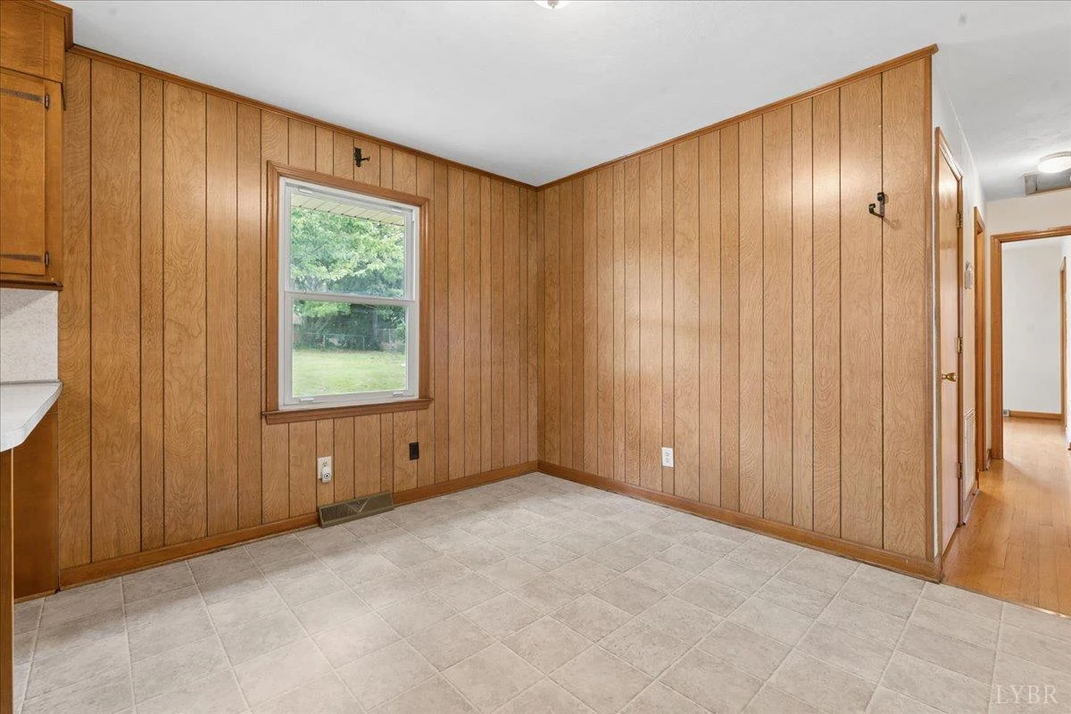 1111 Roundtree DR - Photo 14