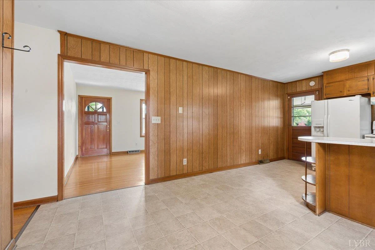 1111 Roundtree DR - Photo 15