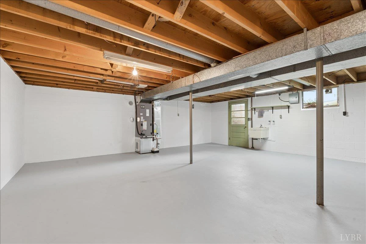 1111 Roundtree DR - Photo 25