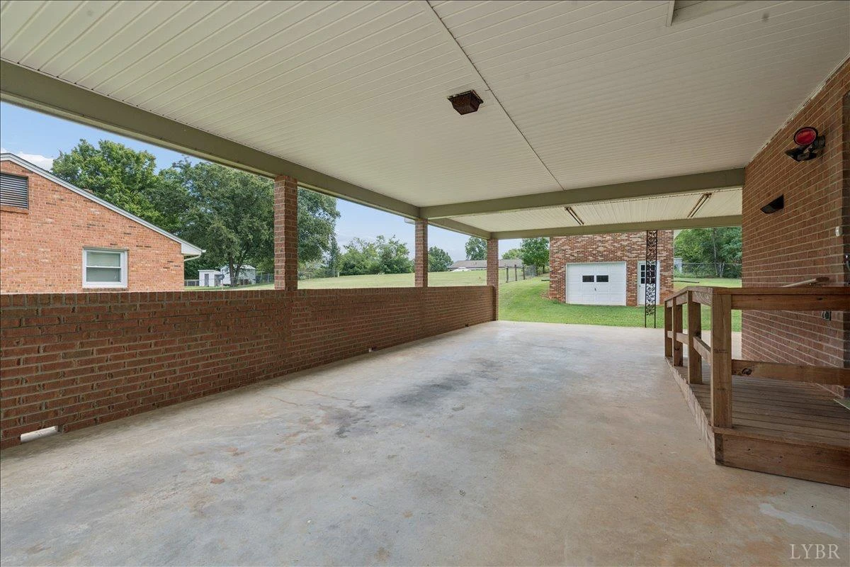 1111 Roundtree DR - Photo 33